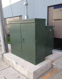 パッドによって取付けられる変圧器